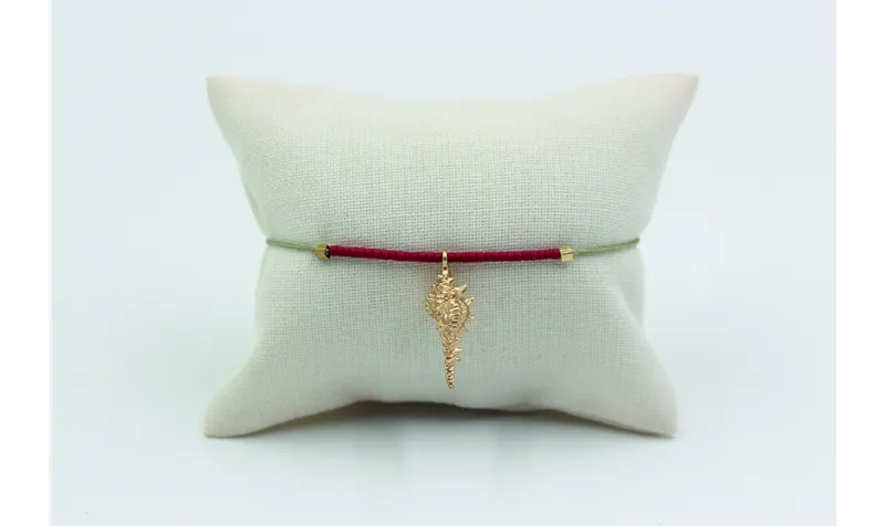 Pulsera de macrame verde piedra con miyuki granate