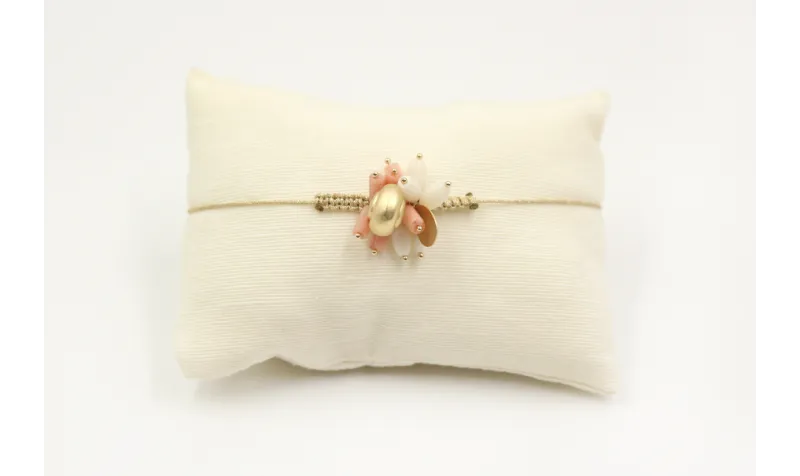 Pulsera hilo macrame dorado con semipreciosas rosa
