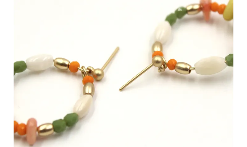 Pendientes con perno bolita y aro con semipreciosa