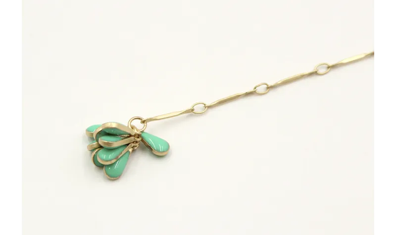 Pulsera cadena listones rematada con burruño de la