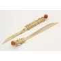 Pendientes largos con brillo naranja y listones en
