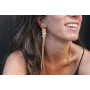 Pendientes largos con brillo naranja y listones en