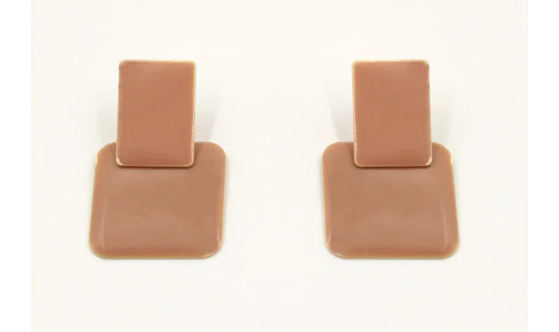 Pendientes esmaltados rosa. Largo 4cm.