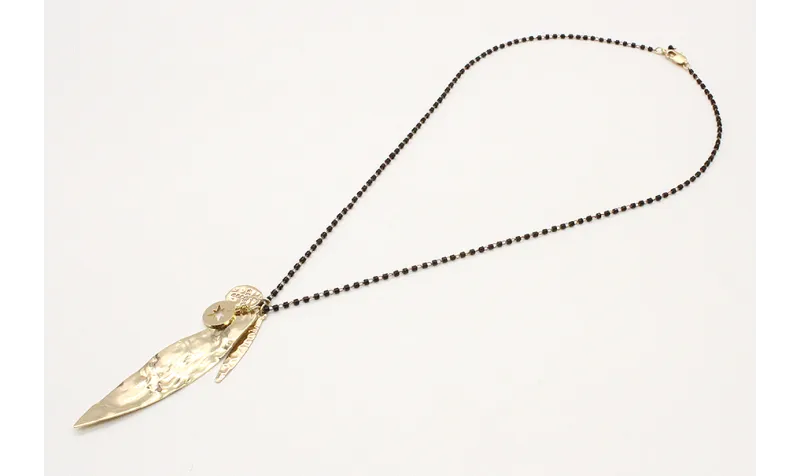 Colgante con cadena de miyuki negro con colgantes 