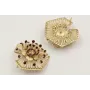 Pendientes con miyuki beige y flores esmaltadas en
