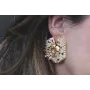 Pendientes con miyuki beige y flores esmaltadas en