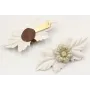 Pendientes hosjas esmaltadas blancas y flor centra