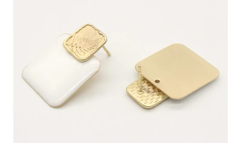 Pendientes cuadrado esmaltado blanco con perno cua