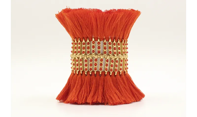 Brazalete ancho con entrepiezas con corales y pomp