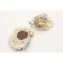Pendientes con estambres blancos, casquillas y flo