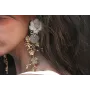Pendientes rama coral oro mate con flor esmaltada 