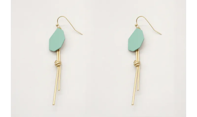 Pendientes con piezas esmaltadas en color tuequesa