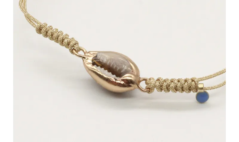 Pulsera nudo serpiente oro palido con caracola bor