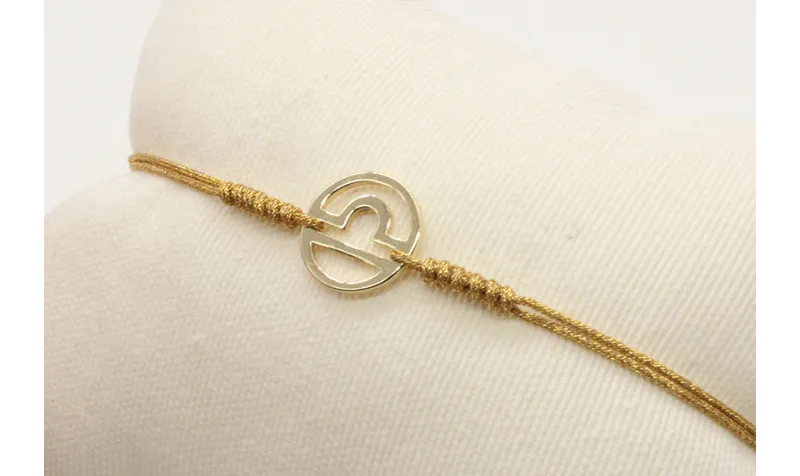 Pulsera nudo serpiente dorado con signo del zodiac