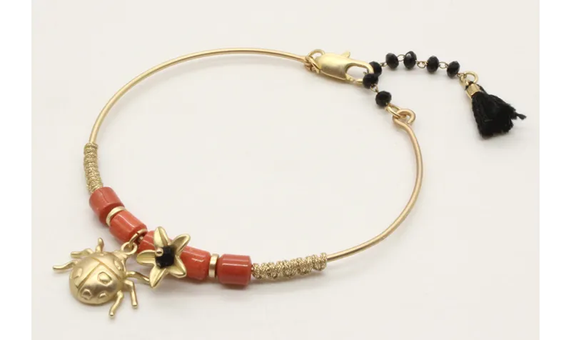 Pulsera rigida con escarabajo pelotero en oro mate