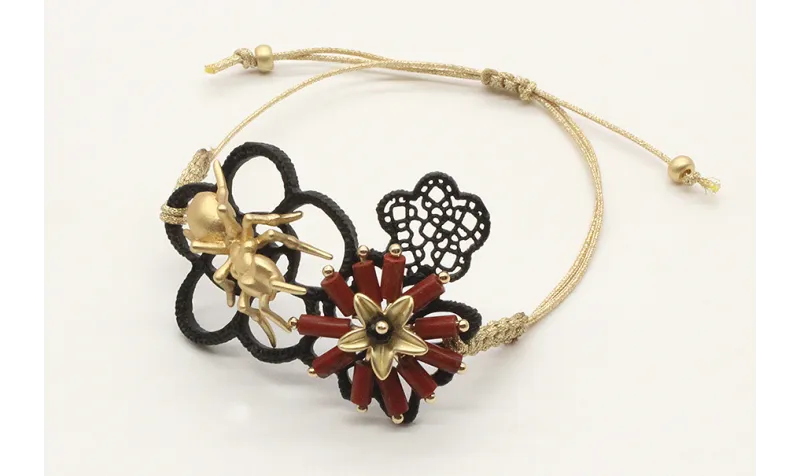 Pulsera macrame oro palido con crochet esmaltado n