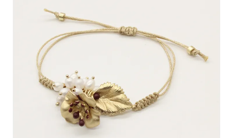 Pulsera nudo serpiente en oro palido con hoja, flo