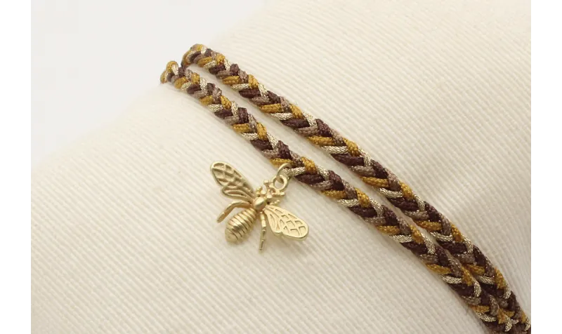 Pulsera trenza macrame en tonos marrones con abeja