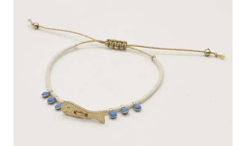 Pulsera hilo macrame oro con miyuki blanco, pez 2 