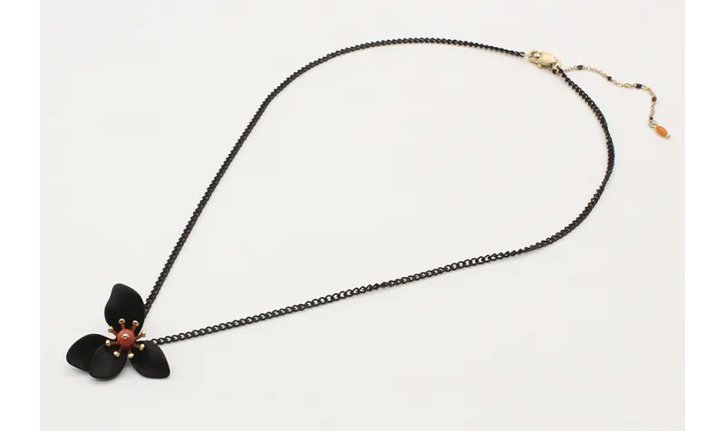 Collar cadena eslabón negro con flor esmaltada neg