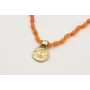 Collar con coralitos naranjas y colgante sol. Larg