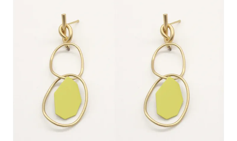 Pendientes perno nudo oro mate con doble aro y pie