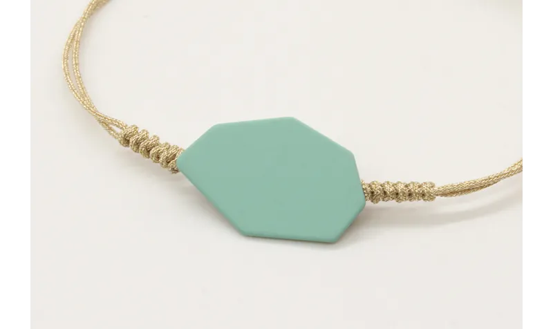 Pulsera nudo serpiente oro palido con pieza esmalt