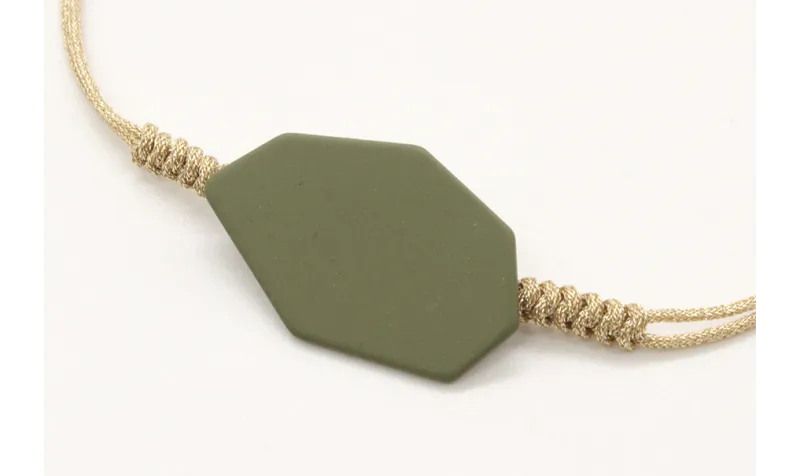 Pulsera nudo serpiente oro palido con pieza esmalt