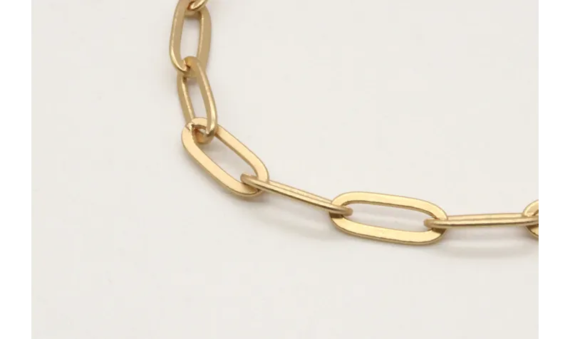 Collar cadena rectangular oro mate con cierre de T