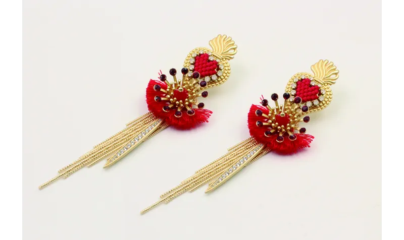 Pendientes perno sagrado corazón con fleco rojo,da