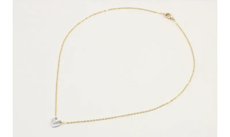 Solitario cadena de eslabón pequeño con corazón hu