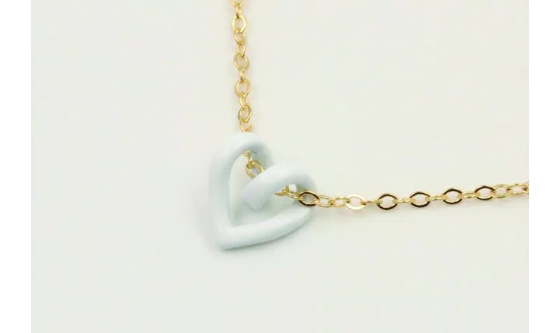 Solitario cadena de eslabón pequeño con corazón hu