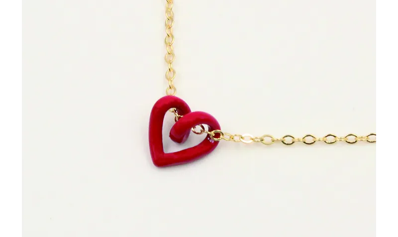 Solitario cadena de eslabón pequeño con corazón hu
