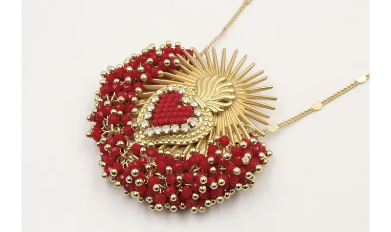 Collar sagrado corazón con corazón de miyuki rojo 