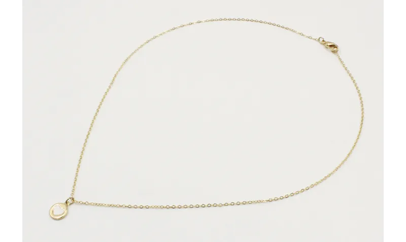Solitario cadena de eslabón pequeño con chapa cora