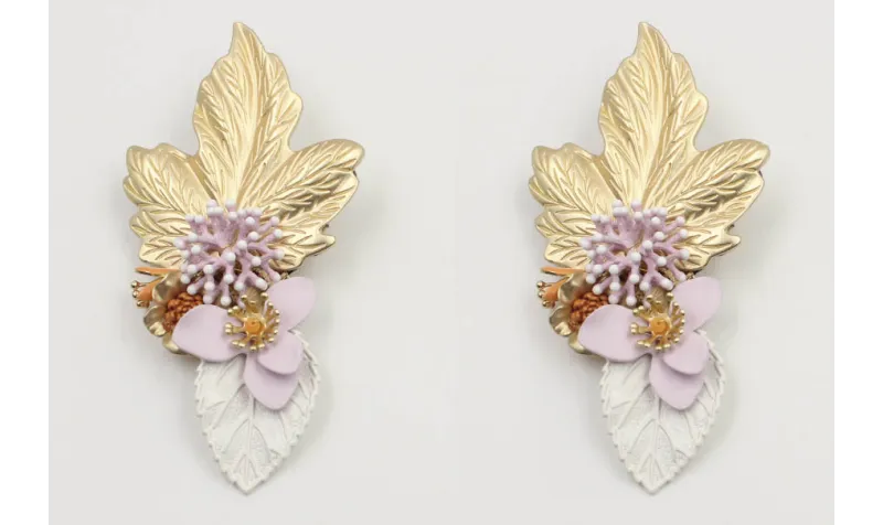 Pendientes hoja grande oro mate, coral y flor lila
