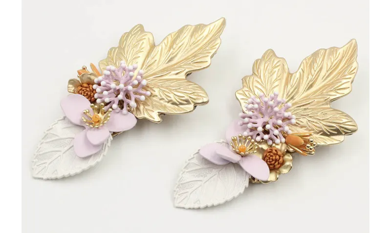 Pendientes hoja grande oro mate, coral y flor lila