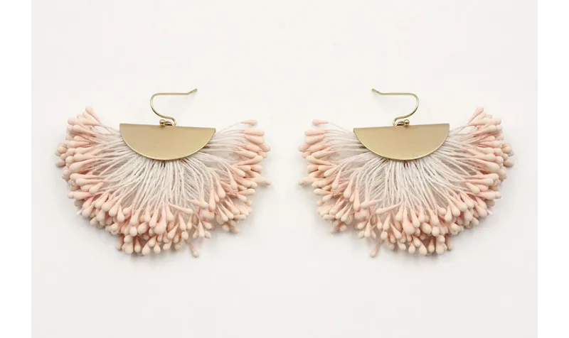 Pendientes colgante estambres color rosa palo. Lar