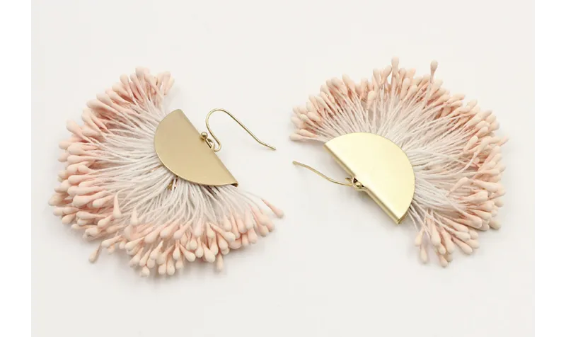 Pendientes colgante estambres color rosa palo. Lar