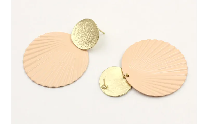 Pendientes perno disco oro mate y disco ondulado e