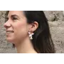 Pendientes perno cristal morado opal, flor esmalta