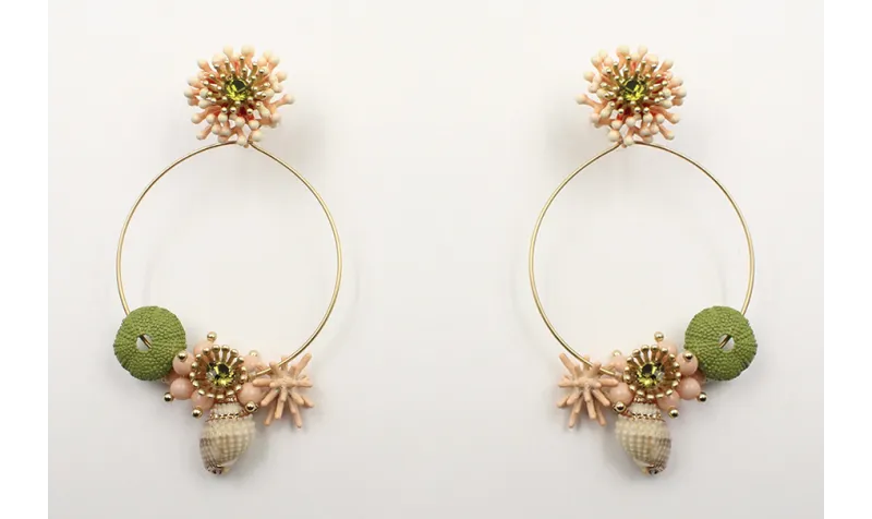 Pendientes perno coral esmaltado salmón y blanco c