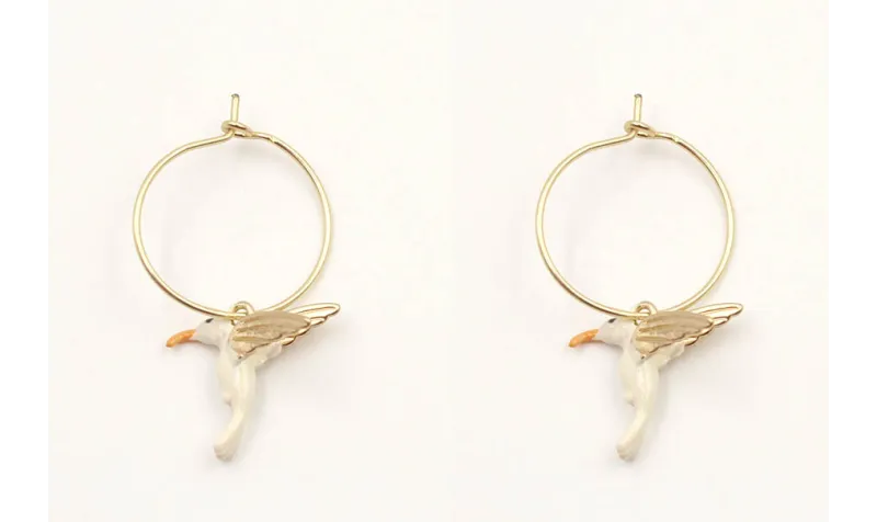 Pendientes aro oro mate colibri blanco. Largo 3cm.