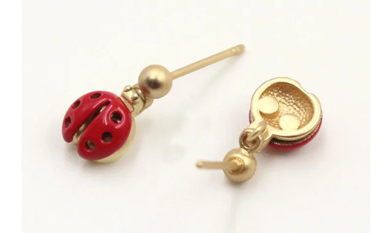 Pendientes perno polita oro mate con mariquita esm