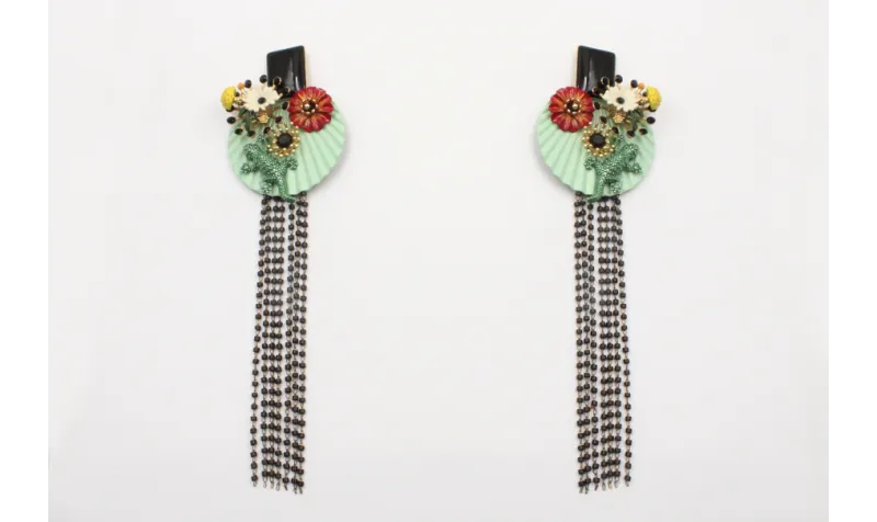 Pendientes perno rectangulo esmaltado negro, pieza