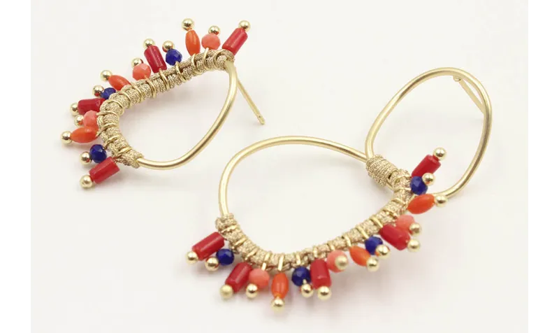 Pendientes irregulares con corales y facetadas cos