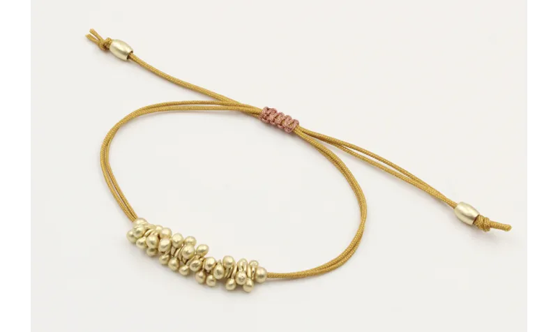 Pulsera hilo macra,e marrón claro con nudo macrame