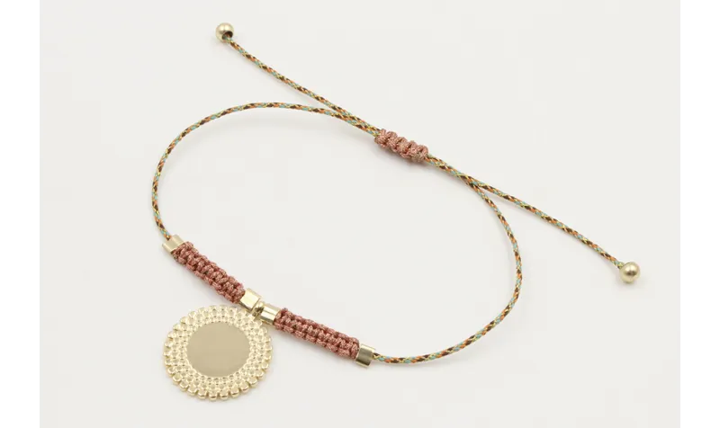 Pulsera hilo macrame rosa,azul y oro con nudo macr