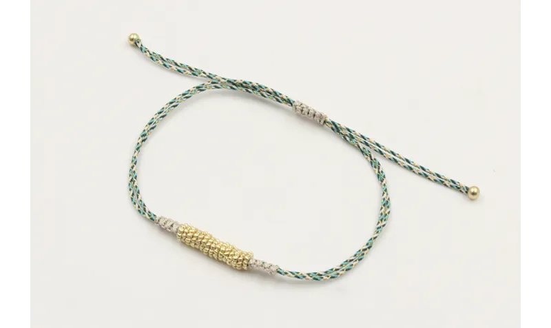 Pulsera macrame azul,gris y oro con nudo macrame p