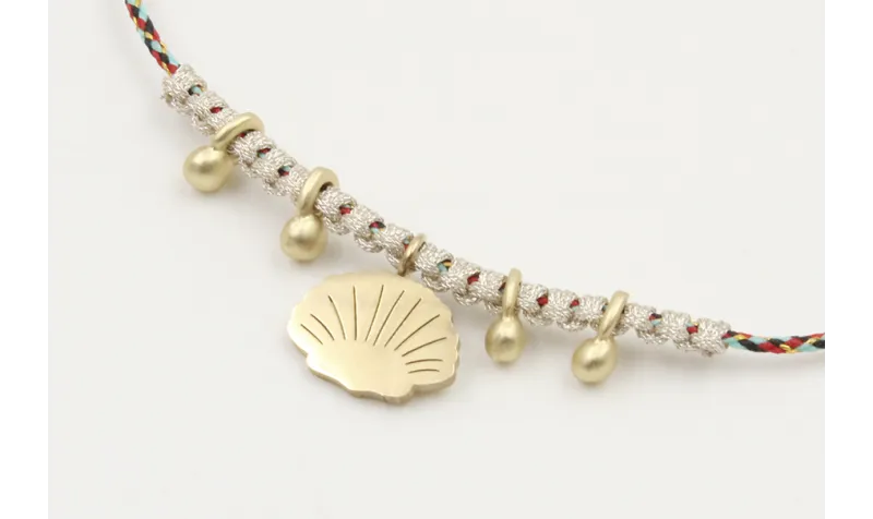 Pulsera hilo macrame azul,rojo y oro con nudo macr